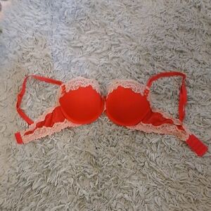 VS Pink Lace-Trimmed Bra